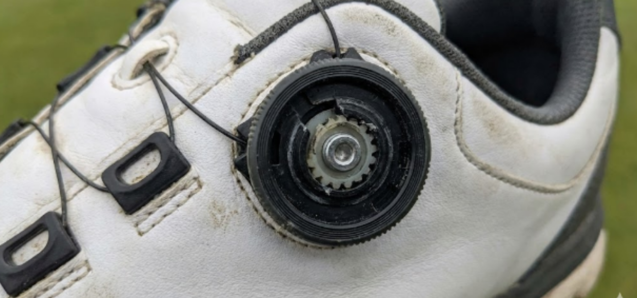 ゴルフシューズのダイヤル式で緩まないモデルの選び方