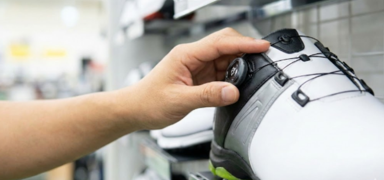 ゴルフシューズのダイヤル式が緩まない！構造と選び方を徹底解説